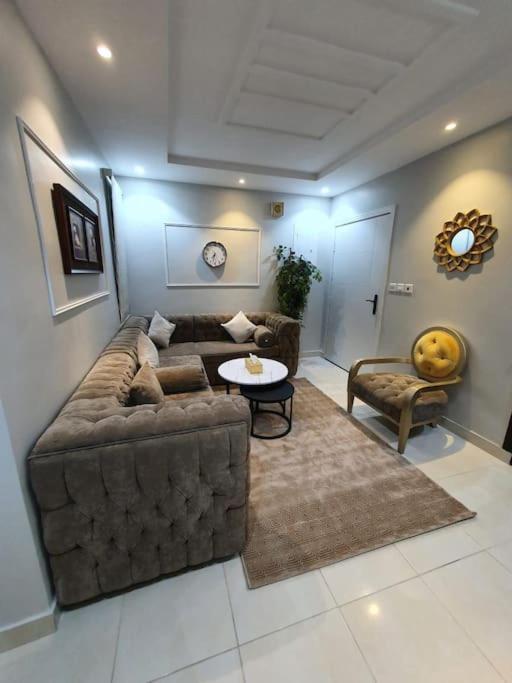 Apartemen Alkhuzama *