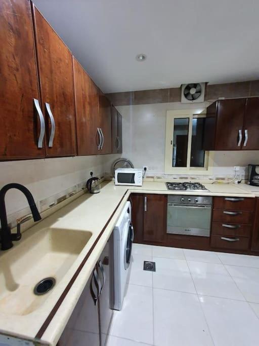Apartemen Alkhuzama *